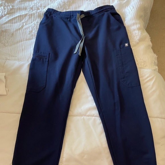 Figs brand!!! Lightly worn in office/clinic - Picture 1 of 2